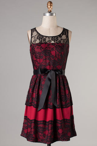 LACE PERFECTION DRESS- BURGUNDY