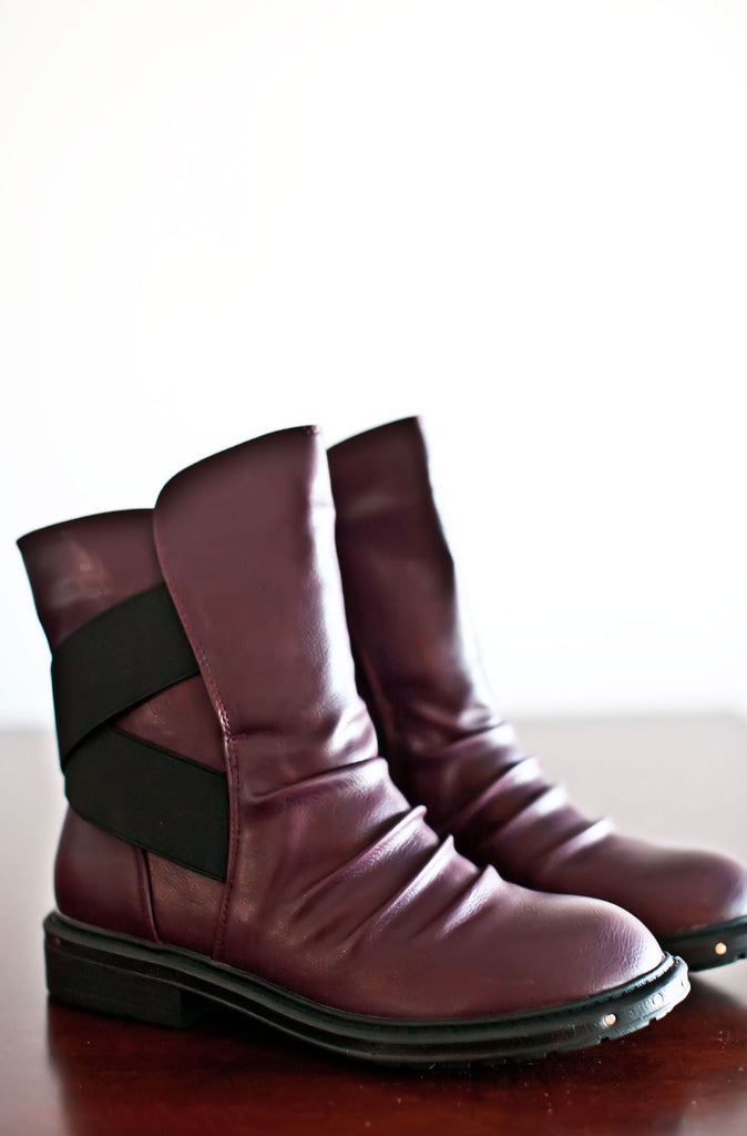 Eyes On You Boots-Burgundy