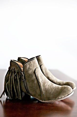 Canyon Lands Ankle Boots-Olive