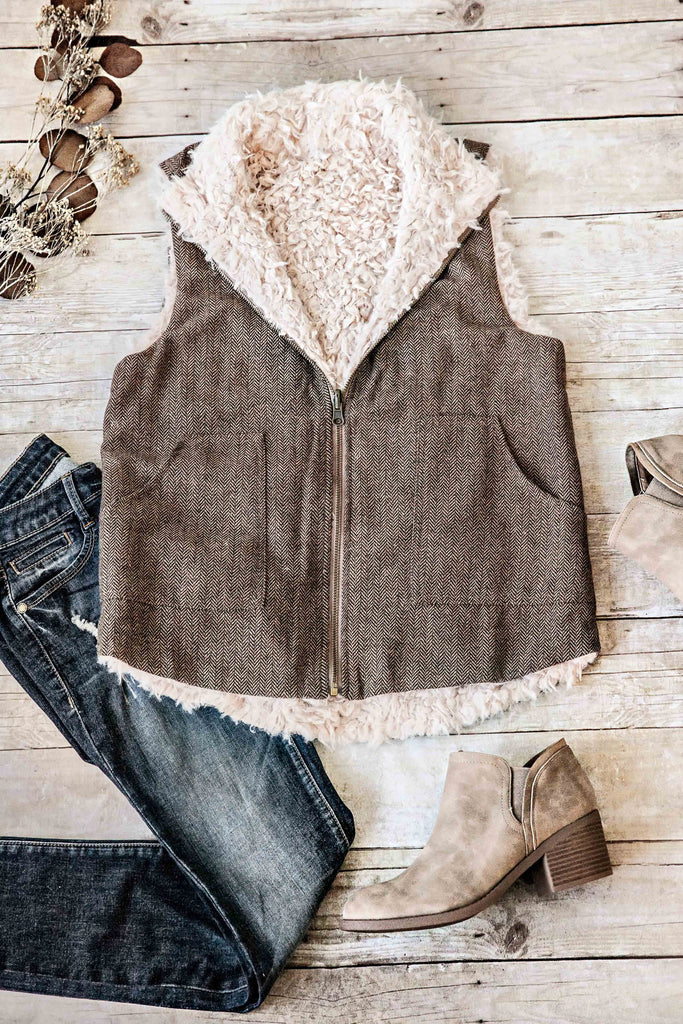 HERRINGBONE PATTERN REVERSIBLE VEST-MOCHA