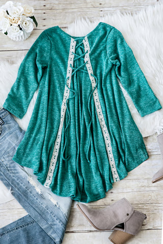 LACE-UP TIE BACK DETAILS