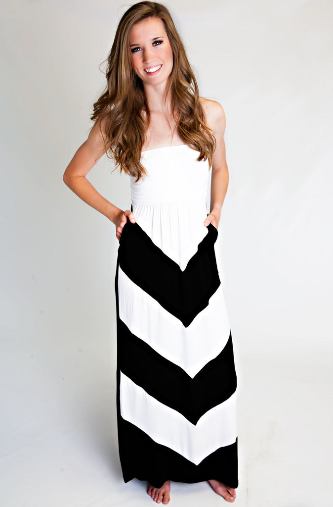 Out By The Sea Maxi Dress Black And White