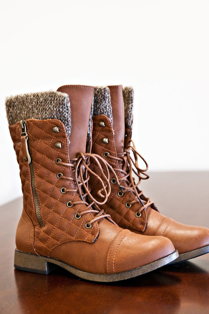 QUILTED LACE UP BOOTS