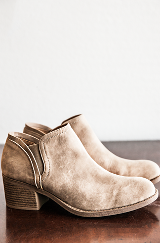 RESERVED DISTRESSED ANKLE BOOTS-STONE